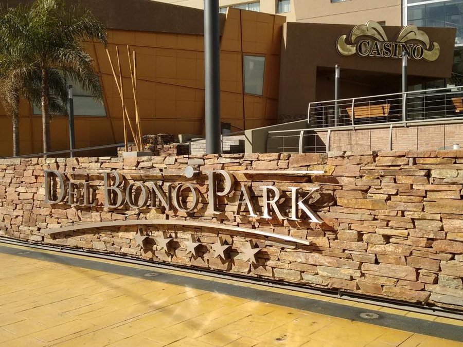Ingreso y cartel del Del Bono Park en San Juan