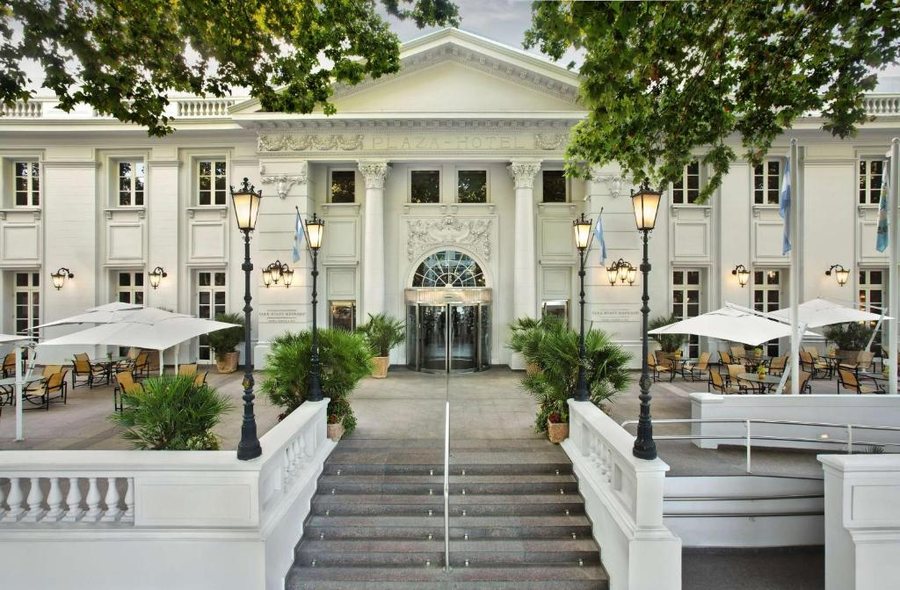 Fachada del antiguo Plaza Hotel, hoy Park Hyatt Mendoza
